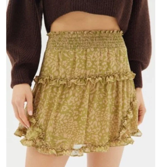 ✨Urban Outfitters✨ Ruffle Mini Skirt - Picture 1 of 4